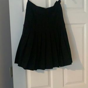 Ann aTaylor women’s pleated black skirt